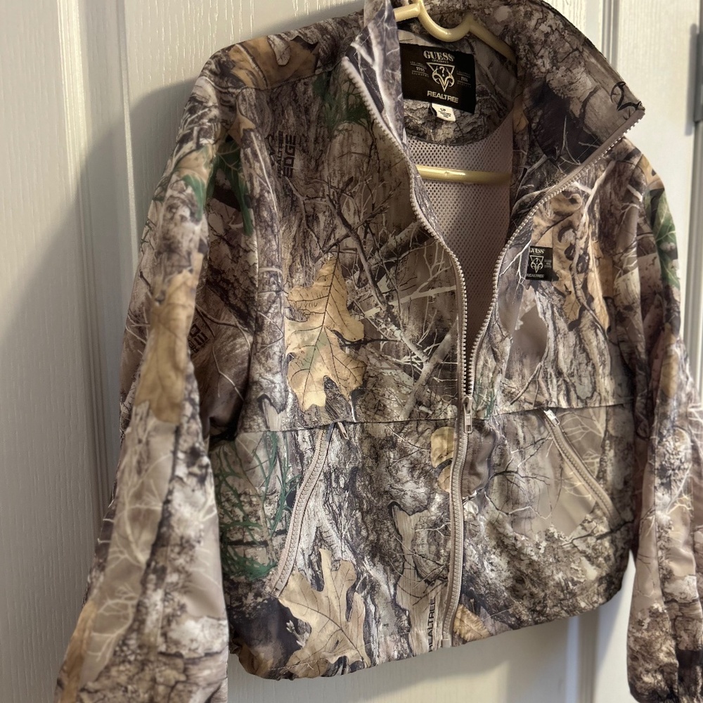 Camo GUESS x RealTree Go Windbreaker